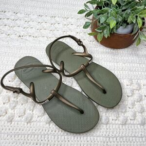Havaianas Green and Brown T-Strap Sandals